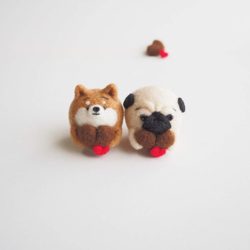 受注製作】ハートチョコを持つまゆ柴犬(赤柴・黒柴・白柴) 羊毛 