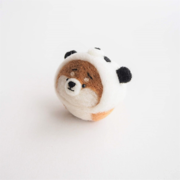 【受注製作】なりきりパンダのまゆ柴犬(赤柴・黒柴・白柴)  羊毛フェルト 2枚目の画像