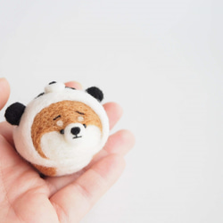 【受注製作】なりきりパンダのまゆ柴犬(赤柴・黒柴・白柴)  羊毛フェルト 5枚目の画像