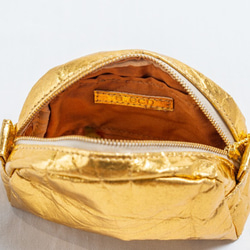 ヴィーガンレザー製 コスメポーチ（ピニャテックス）ゴールドカラー 2枚目の画像