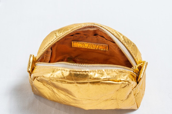 ヴィーガンレザー製 コスメポーチ（ピニャテックス）ゴールドカラー 2枚目の画像