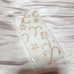 アンティーク　刺繍　つた模様　花柄　　レジン　ハンドメイド　 スマホケース　iPhoneケース　スマホカバー 1枚目の画像