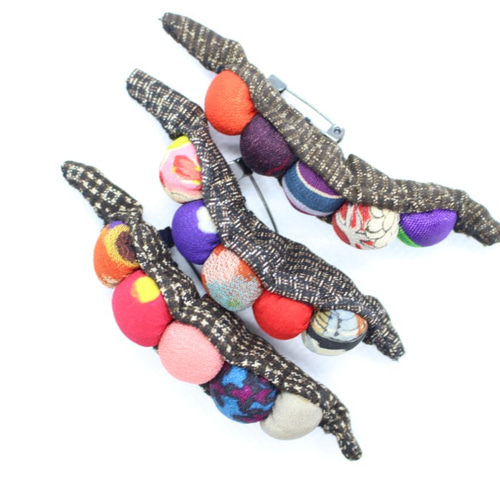 枝豆ブローチ BR-108 古布ハンドメイド手作り 大島 藍染 ブローチ 古楽