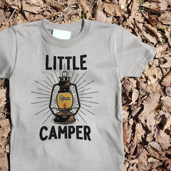 [名入れOK]LITTLE CAMPER Tシャツ ランタン アウトドア お名前 _H020 1枚目の画像