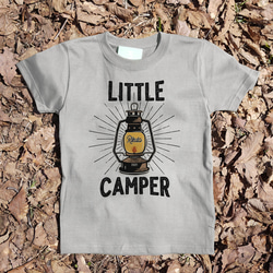 [名入れOK]LITTLE CAMPER Tシャツ ランタン アウトドア お名前 _H020 2枚目の画像