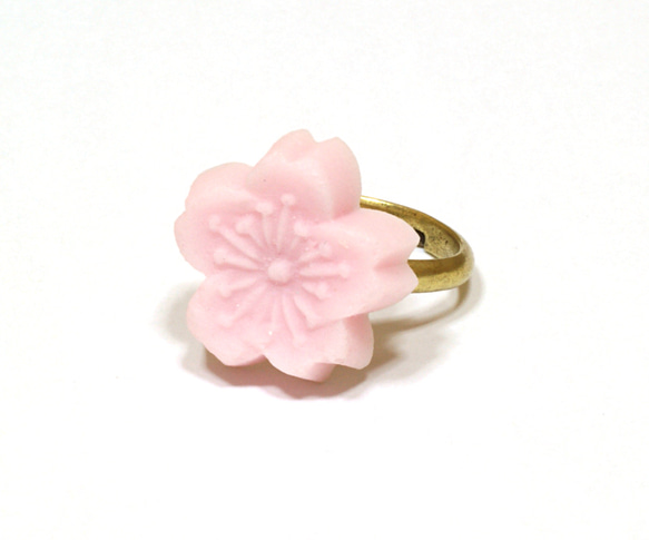 お菓子の指輪・ピンクの桜花・和風スイーツ・金古美リング 1枚目の画像