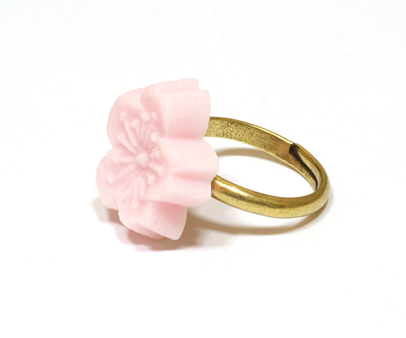 お菓子の指輪・ピンクの桜花・和風スイーツ・金古美リング 2枚目の画像