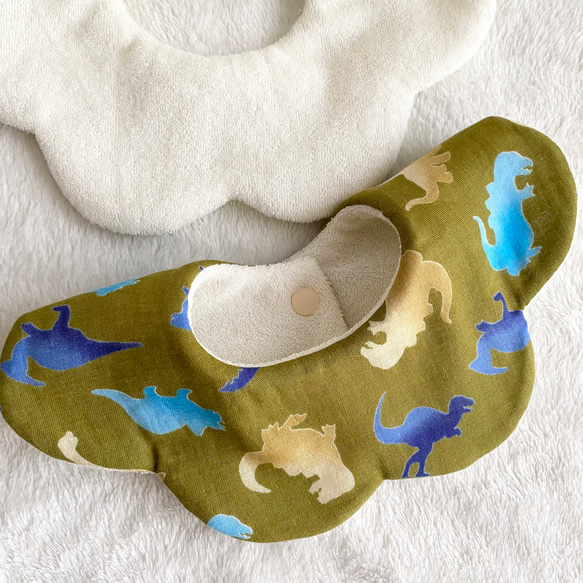 裏パイル地！360°花びらスタイ【恐竜】 スタイ・よだれかけ yutoA(ゆと