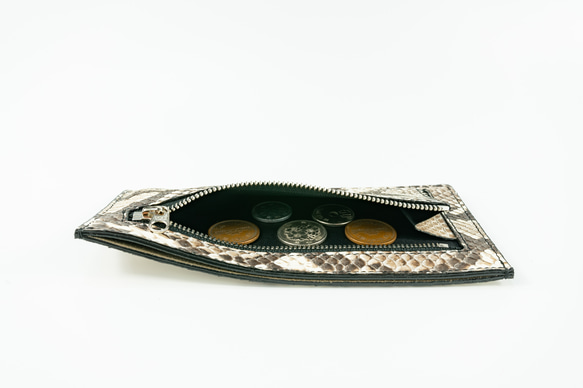 薄型財布【パイソン　ナチュラル】超薄型でスーツの内ポケットに入れてもかさばらずスタイリッシュにご使用いただけます 3枚目の画像