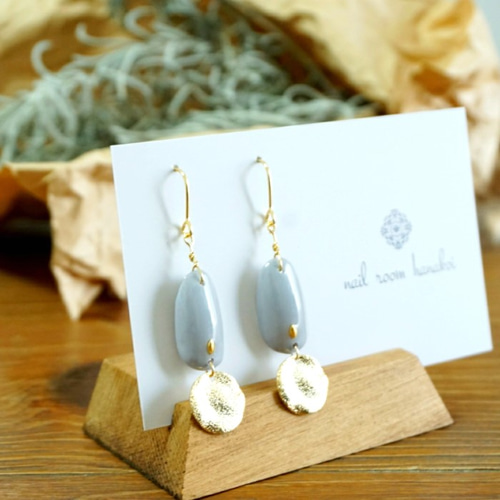 ネイルチップピアス始めました♡ ゴールドスターダストのグレーネイルチップピアス ピアス（フック