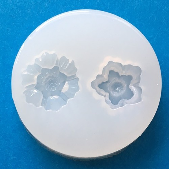 2種類のお花のシリコンモールド型・フラワーレジン型・ＵＶ－ＬＥＤレジン液使用可！／型番438－Y 3枚目の画像