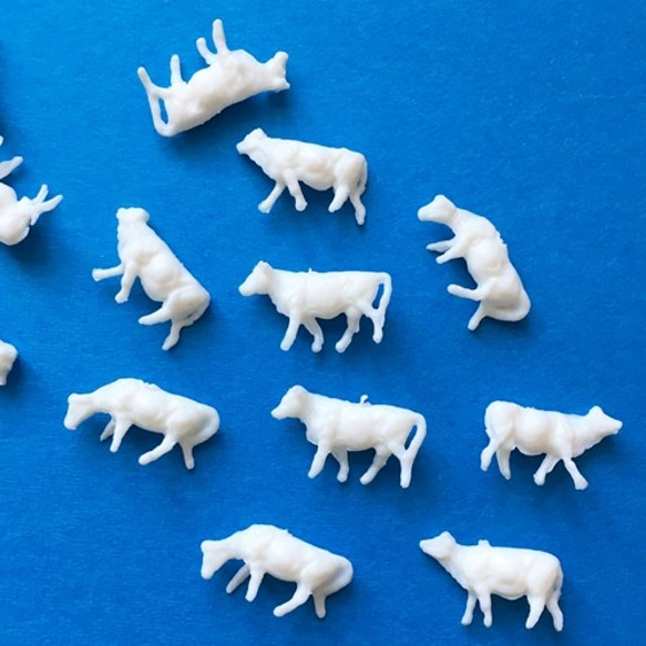 6個セット！ちっちゃなちっちゃな白い牛フィギュア・ミニチュア牛/型番