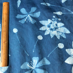 藍染め　ロウケツ染　シルク混ジャガード織服地　トケイソウ 3枚目の画像