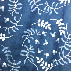 藍染め　ロウケツ染　シルク混綿ジャガード織服地　ワイルドフラワー 1枚目の画像