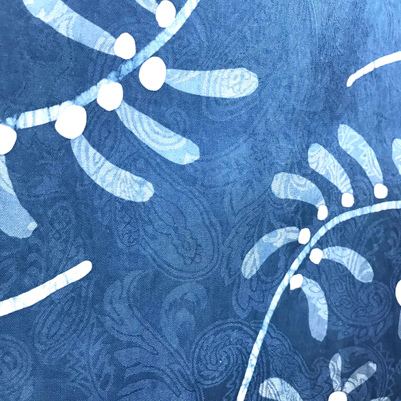 藍染め　ロウケツ染　シルク混綿ジャガード織服地　ワイルドフラワー 4枚目の画像