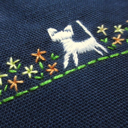 猫刺繍の平ポーチ＊お花畑の猫＊オレンジ 4枚目の画像