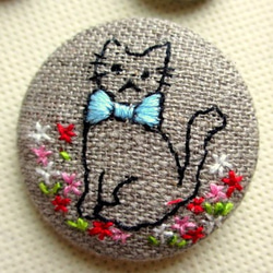 刺繡核桃按鈕*歐洲亞麻*貓和鮮花的紅體系 第2張的照片