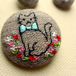 刺繡核桃按鈕*歐洲亞麻*貓和鮮花的紅體系 第3張的照片