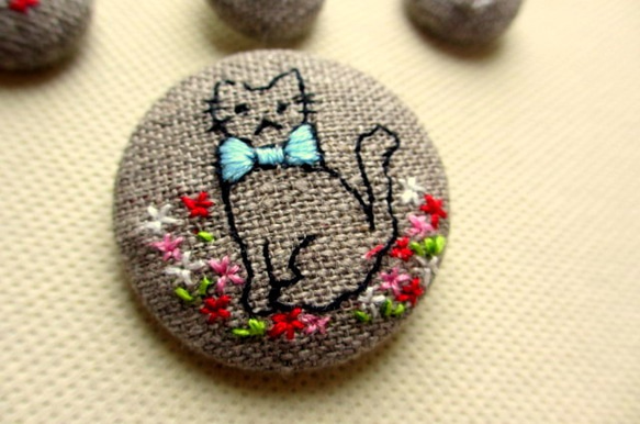 刺繡核桃按鈕*歐洲亞麻*貓和鮮花的紅體系 第3張的照片