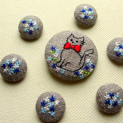 刺繡核桃按鈕*歐洲亞麻*貓和花藍體系 第1張的照片