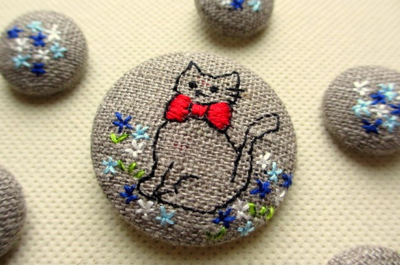 刺繡核桃按鈕*歐洲亞麻*貓和花藍體系 第2張的照片