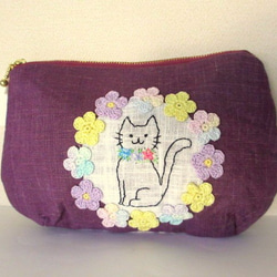 お花とネコの刺繍ポーチ＊すみれ色A 2枚目の画像