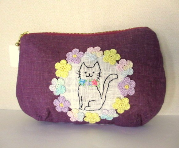 お花とネコの刺繍ポーチ＊すみれ色A 2枚目の画像