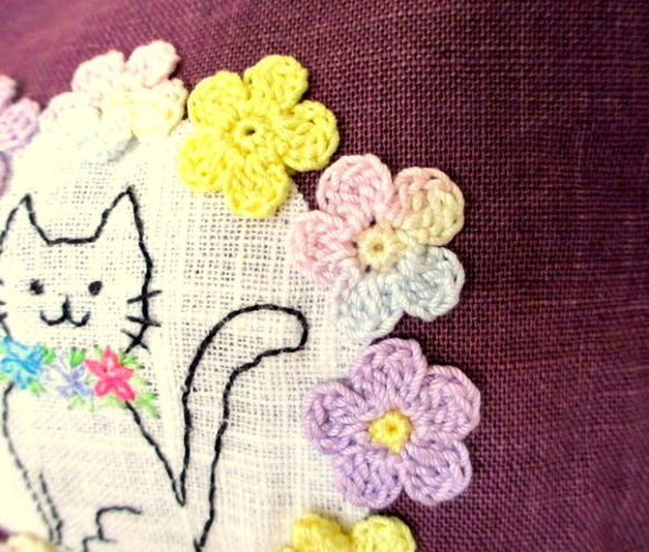 お花とネコの刺繍ポーチ＊すみれ色A 4枚目の画像