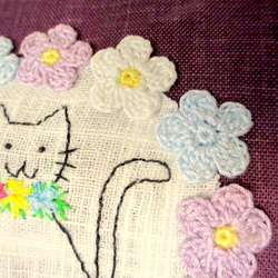 お花とネコの刺繍ポーチ＊すみれ色B 3枚目の画像