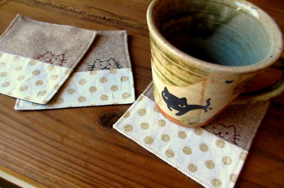 のぞきネコの刺繍コースター２枚セット＊茶・黒 2枚目の画像