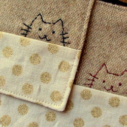 のぞきネコの刺繍コースター２枚セット＊茶・黒 5枚目の画像