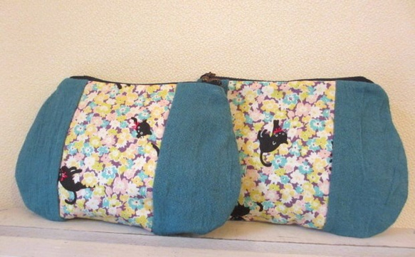 貓和亞麻棉袋的花朵*翠藍 第1張的照片