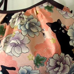 黑貓和牡丹花圖案小可愛肩背包＊近橙色A 第2張的照片