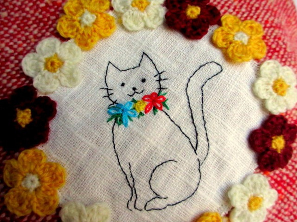 ウールのポーチ＊お花と猫刺繍 3枚目の画像