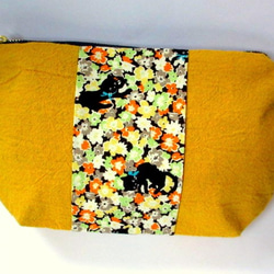 貓和亞麻棉袋鮮花*全尺寸黃色 第1張的照片