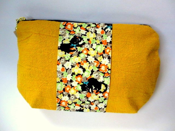 貓和亞麻棉袋鮮花*全尺寸黃色 第1張的照片