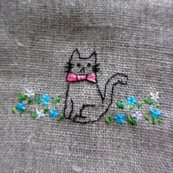 お花と猫刺繍　ヨーロッパリネンのミニポーチ＊A 2枚目の画像