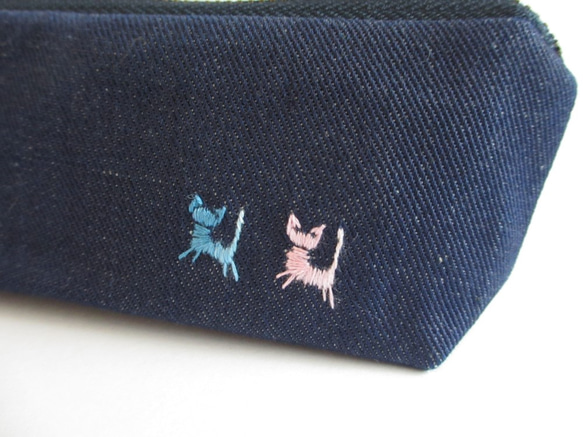 猫刺繍 デニムのペンケース＊ピンクとブルーのネコちゃん 2枚目の画像