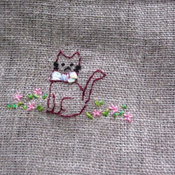 お花と猫刺繍　ヨーロッパリネンのミニポーチ＊F 2枚目の画像
