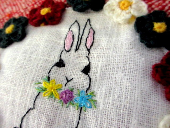 ウールのポーチ＊お花とうさぎ刺繍 8枚目の画像