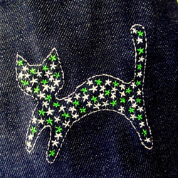 デニムとファー ねこ刺繍バッグ＊銀色猫 グリーン 2枚目の画像