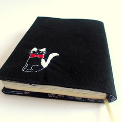 貓刺繡黑皮書封面*紅絲帶貓 第3張的照片