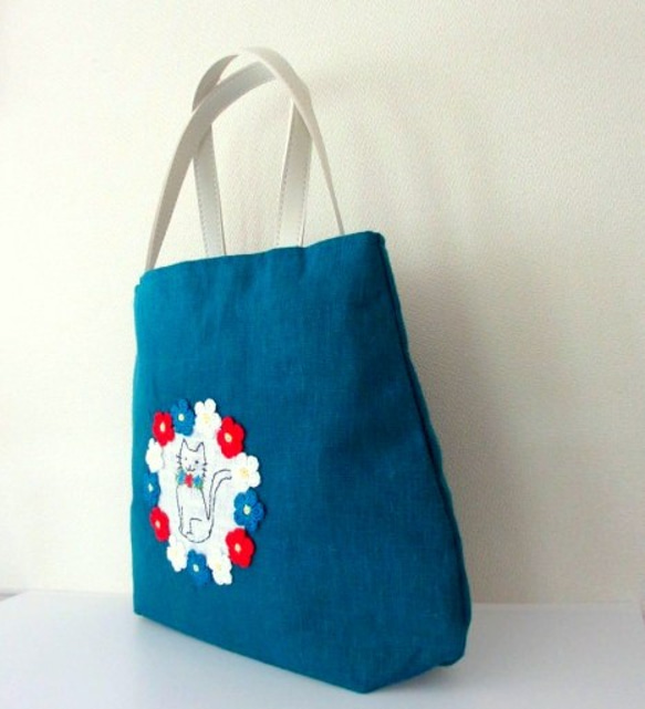 スラブリネン お花と猫の手提げバッグ＊ターコイズブルー 4枚目の画像