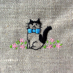 お花と猫の刺繍　ヨーロッパリネンのミニポーチ＊D 2枚目の画像