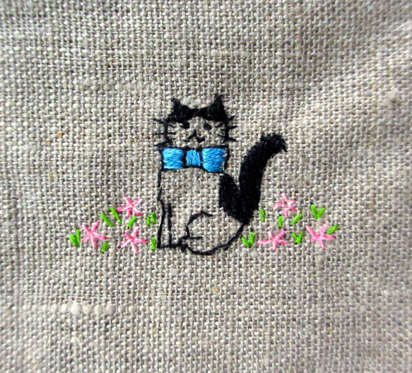 お花と猫の刺繍　ヨーロッパリネンのミニポーチ＊D 2枚目の画像