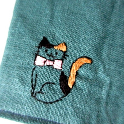 猫の刺繍ブックカバー ブルー＊ミケネコ 2枚目の画像