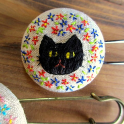 ねこの刺繍ブローチ＊クロネコ2種 3枚目の画像