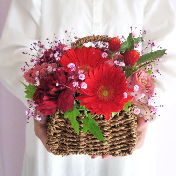 《特集掲載　母の日早割》pinkred flower arrangementフラワーアレンジメント　生花　カーネーショ