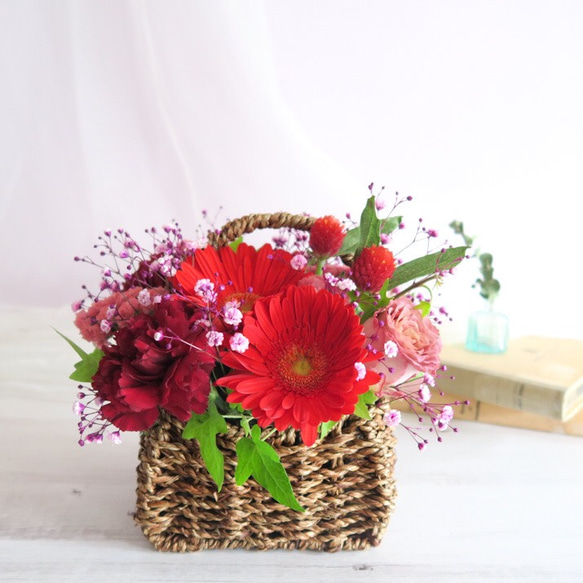 《特集掲載　母の日早割》pinkred flower arrangementフラワーアレンジメント　生花　カーネーショ 4枚目の画像