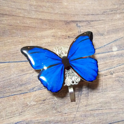 【訳あり品】鮮やかな青い蝶ポニーフック 1枚目の画像